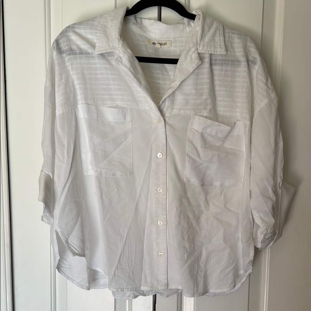 Rip Curl White Casual Button Down Shirt with Relaxed Fit